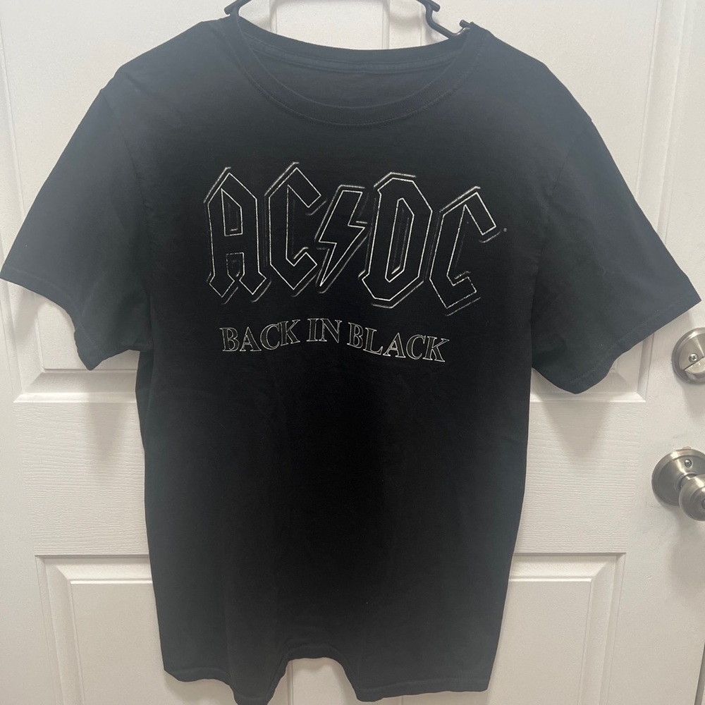 AC/DC back in black mens medium shirt 2004 tennessee river